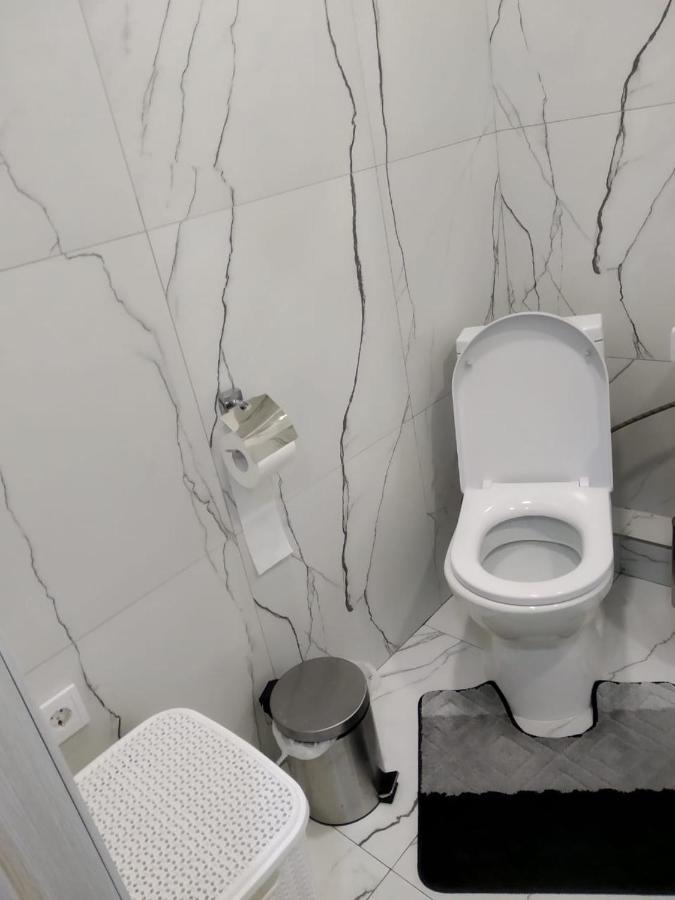 Молодежный Apartamento Almaty Exterior foto