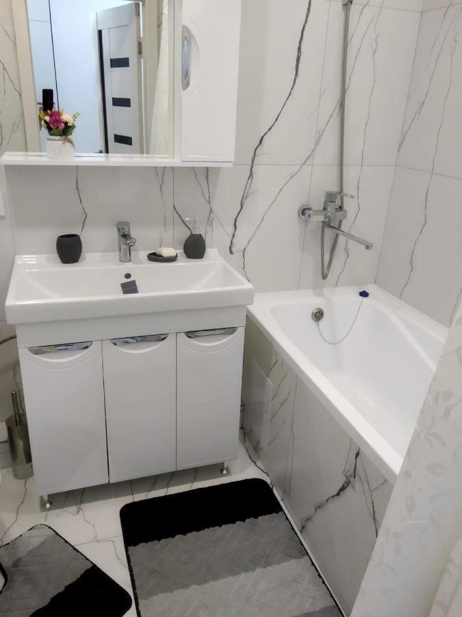 Молодежный Apartamento Almaty Exterior foto