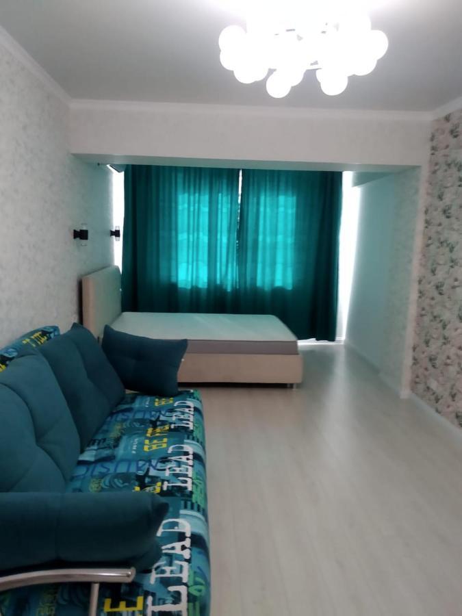 Молодежный Apartamento Almaty Exterior foto